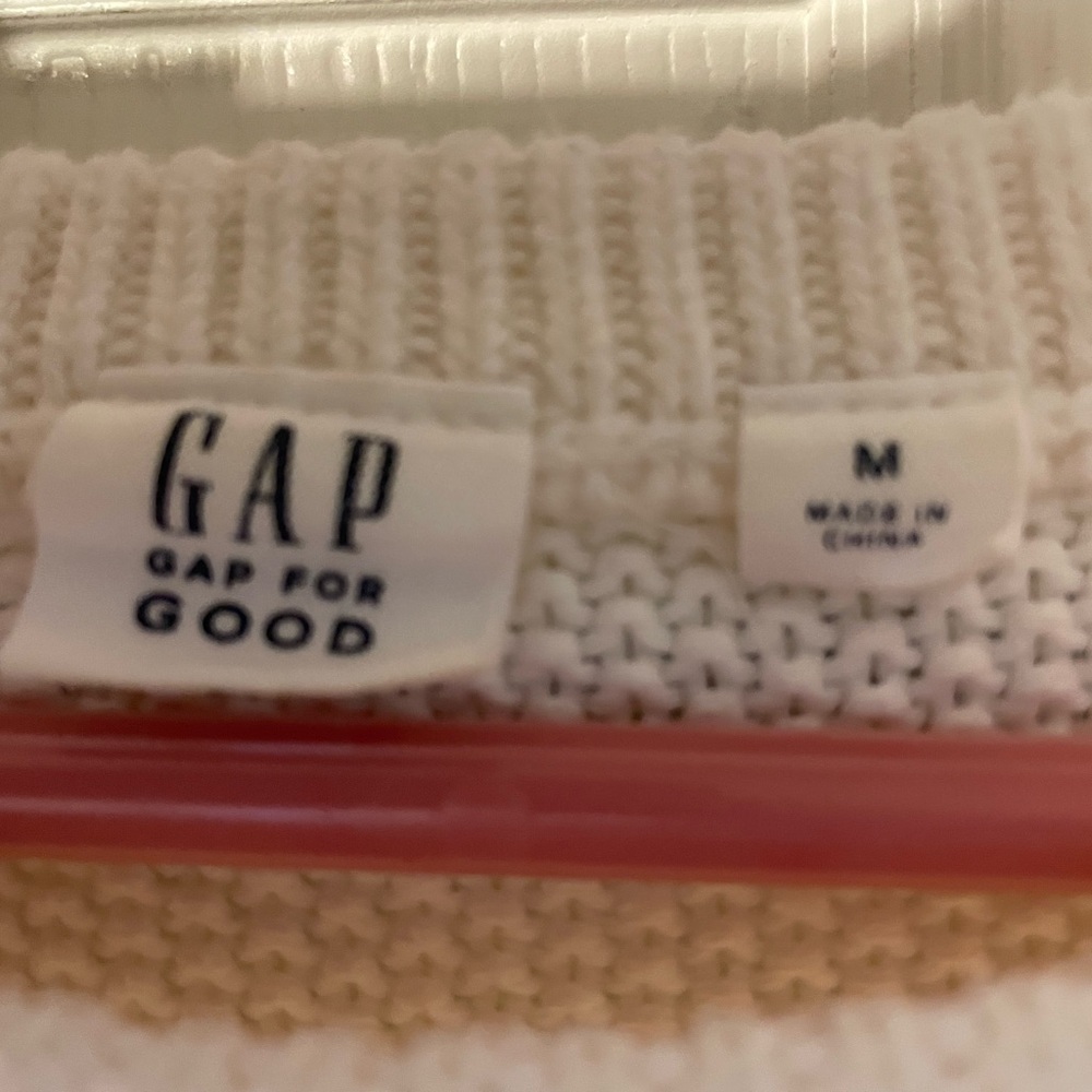 GAP Cable Knit Sweater White/ Cream M but runs SMALL - Picture 3 of 3